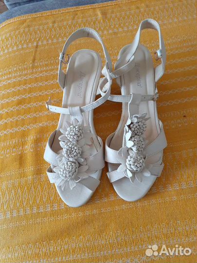 Босоножки женские новые