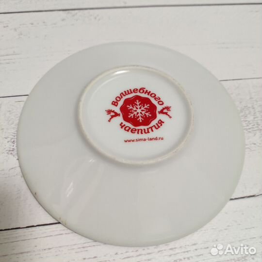 Керамическая посуда чашки и блюдце