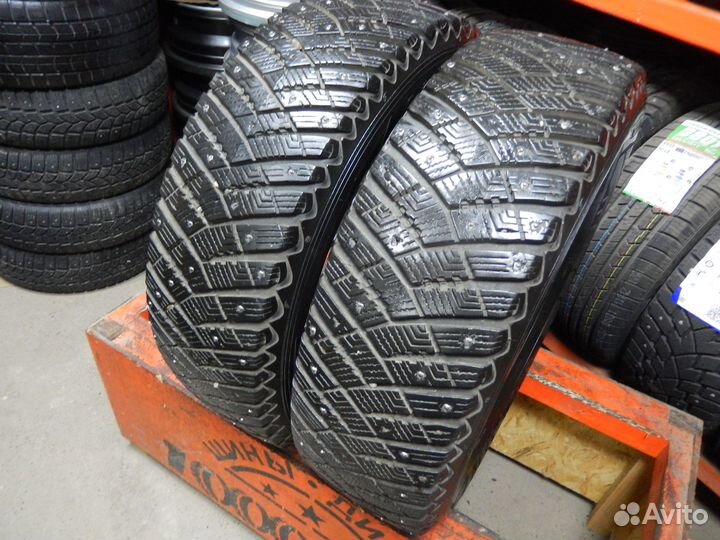 Goodyear UltraGrip Ice Arctic SUV 215/65 R17