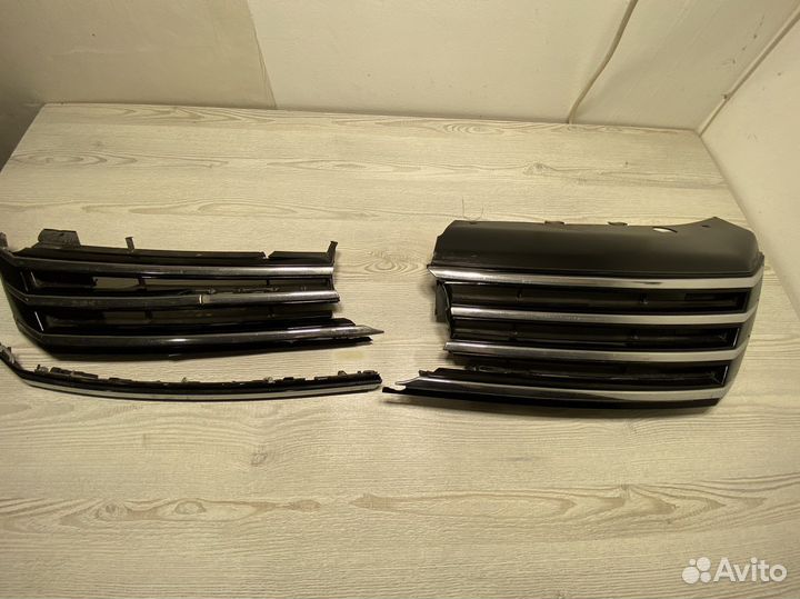 Молдинги решетки радиатора Passat b7