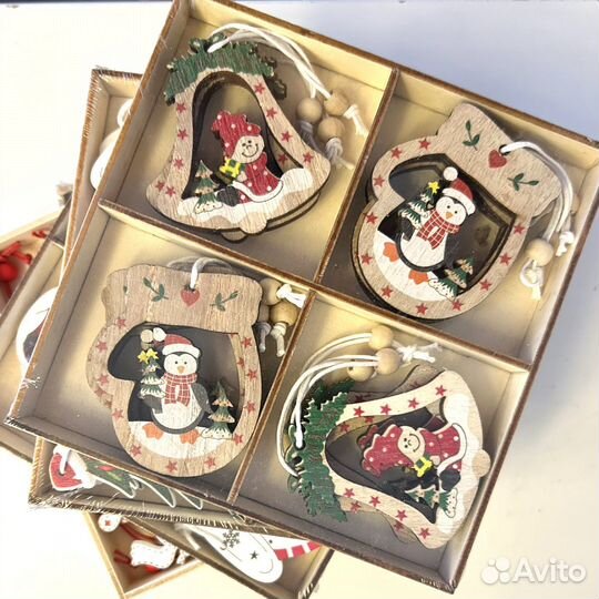 Разные наборы украшений на елку из дерева