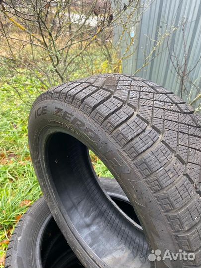 Pirelli Ice Zero 215/55 R17