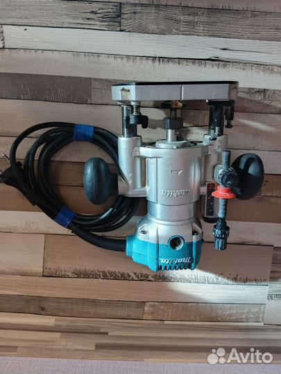 Фрезер makita rt0700cx2
