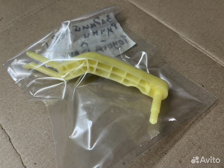 Направляющая ручки Toyota Rav 4 3 поколения