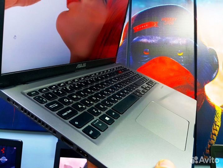 Современный ноутбук Asus