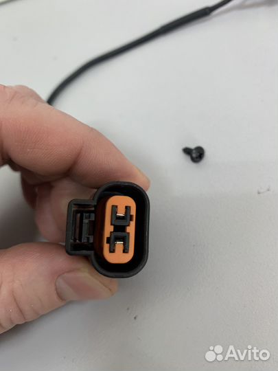 Датчик (концевик) открытия капота Mitsubishi