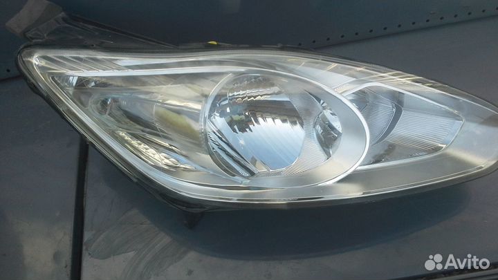 Фара правая Ford Grand C Max 2012