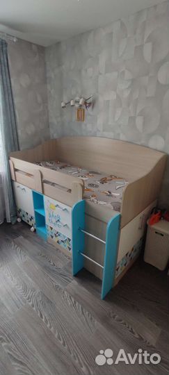 Кровать двухьярусная