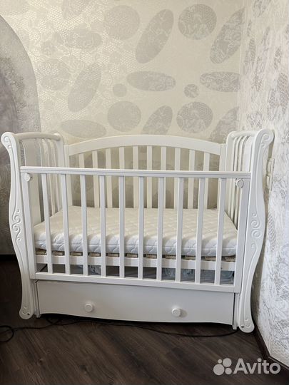 Кровать с маятником