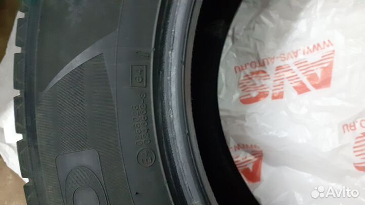 Kumho I'Zen KW31 215/70 R16 100R