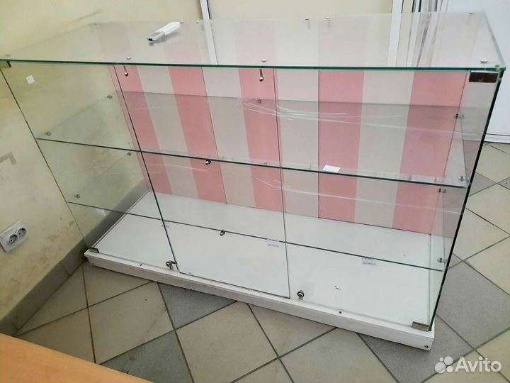 Стеклянная витрина бу