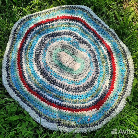 Круглый вязаный коврик