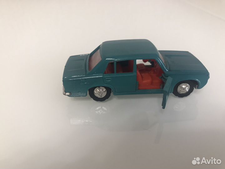 Модель игрушка СССР ваз-2101 размер 1:60