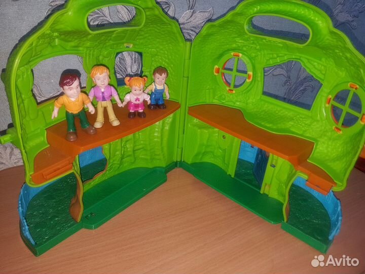 Игрушка домик кукольный с семьей
