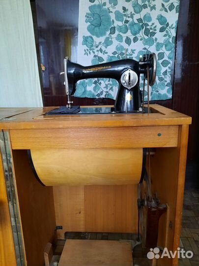 Швейная машина Подольск ножная