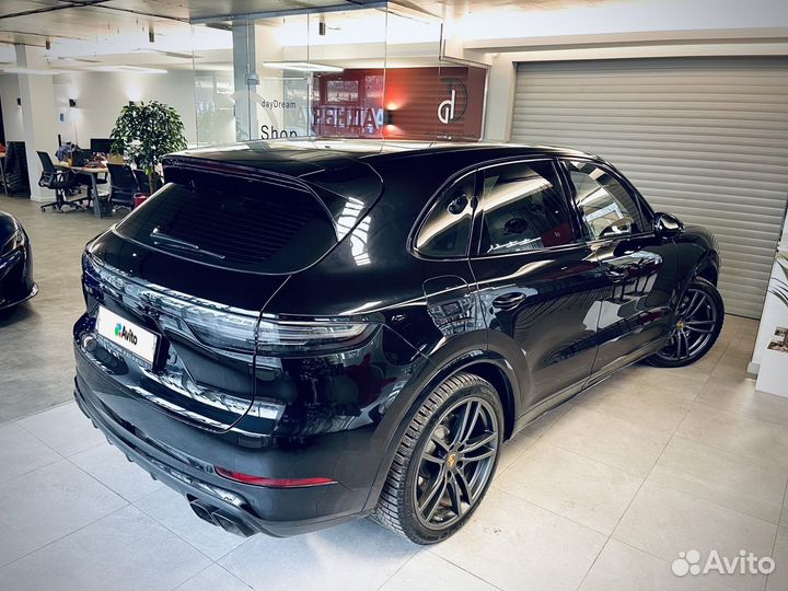 Porsche Cayenne Turbo, 2018