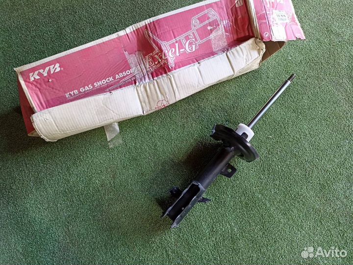 Амортизатор передний левый Ford Fiesta