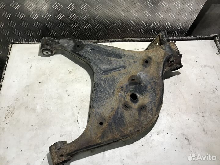 Рычаг задний нижний левый Land Rover Range Rover 3