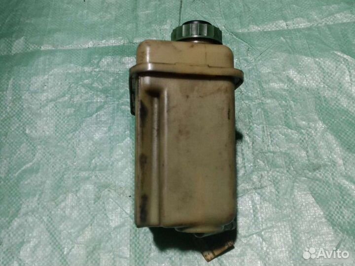 Бачок гидроусилителя Audi A6 седан 2.6I 1996