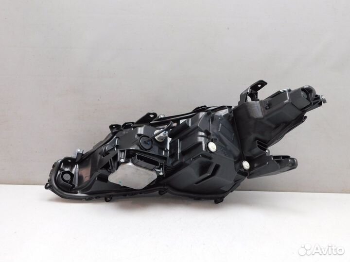 Фара правая Toyota Camry