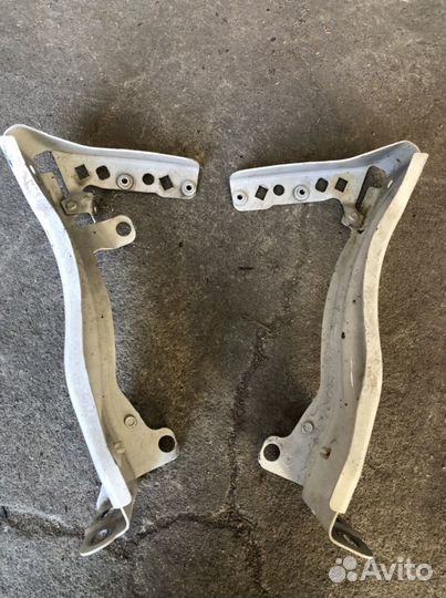 Кронштейн крыла передний audi tt 8j оригинал