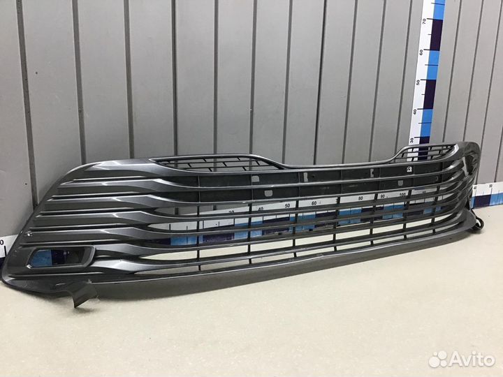 Решетка в бампер центральная Toyota Camry V70 2017