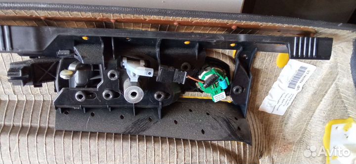 Обшивка двери передней правой на опель зафира