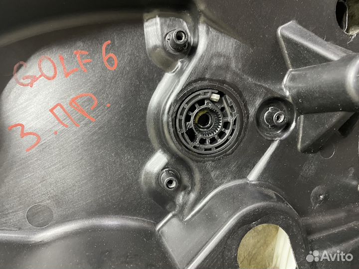 Стеклоподъемник задний правый Фольксваген Гольф 6