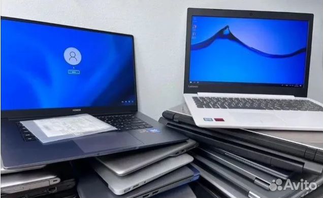Много ноутбуков с закрытого офиса