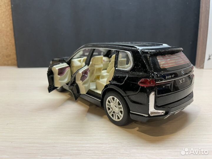 Коллекционная можель BMW X7
