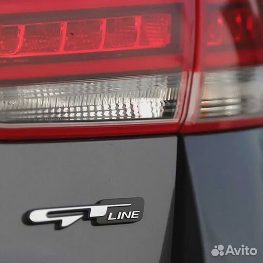 Металлическая наклейка на авто GT серебро черный