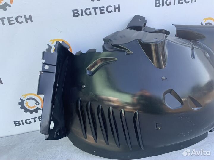 Подкрылок передний Mercedes W204 A2046900130