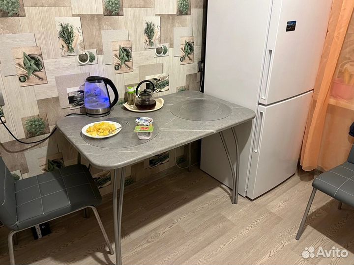 Стол обеденный