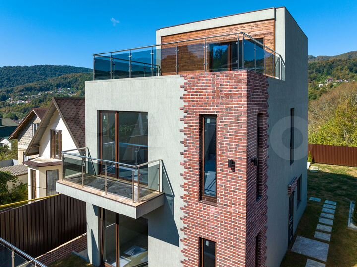 Коттедж 180 м² на участке 4 сот.