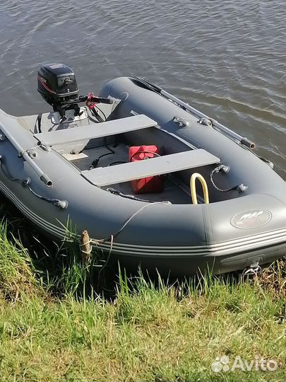 Лодка с мотором