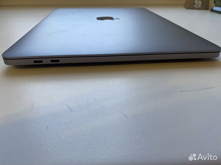 Продам Apple macbook pro 2018