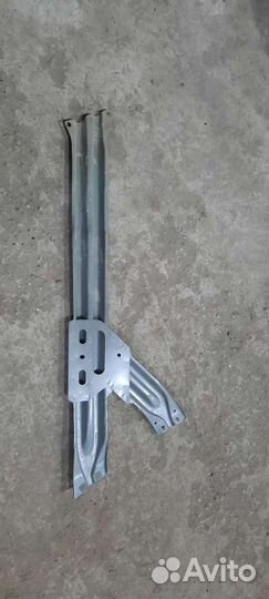 Усилитель двери пер. П. Vw Golf Plush 1/2007