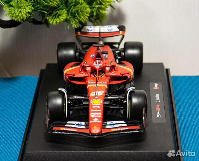 Модель болида F1 Ferrari SF24, 1:18, Леклер