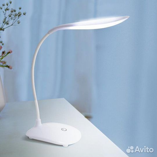Светодиодная настольная лампа с сенсорным управлен