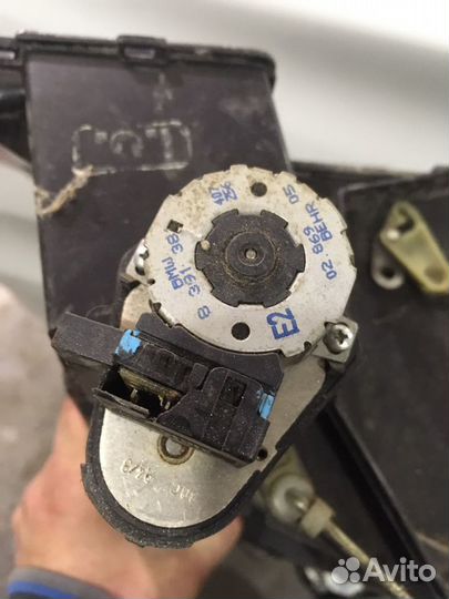 Моторчик заслонки печки бмв е38