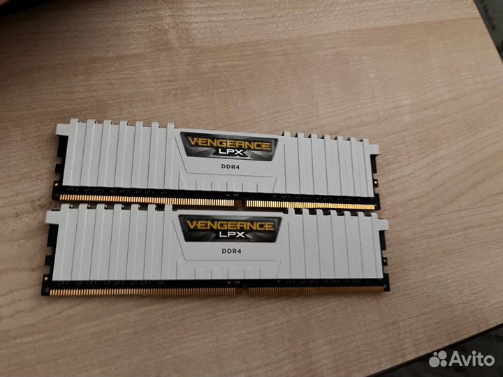 Corsair Vengeance LPX CMK16GX4M2B3200C16W 16 гб