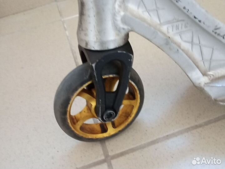 Трюковой самокат кастом в парк