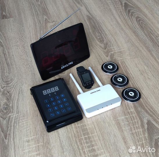 Кнопка вызова официанта, часы, табло, пуль, репите