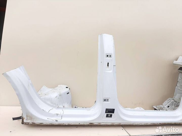 Порог со стойкой правый Skoda Karoq