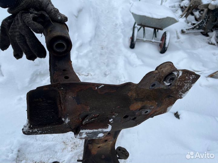 Балка моторная подрамник Chevrolet Epica v250