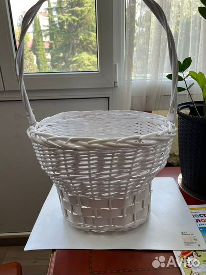 Корзина плетеная белая
