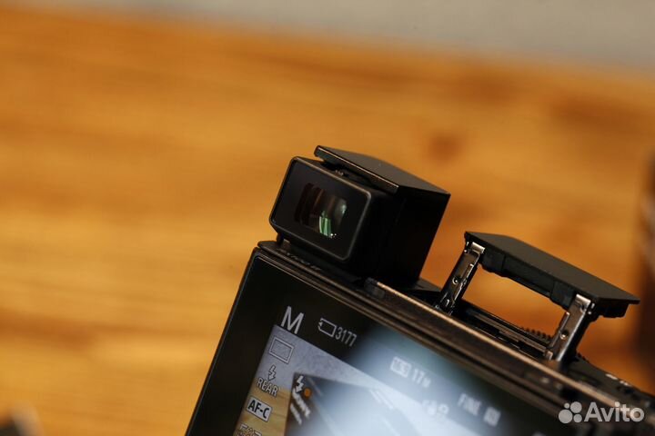 Sony Cyber-shot DSC-RX100M6