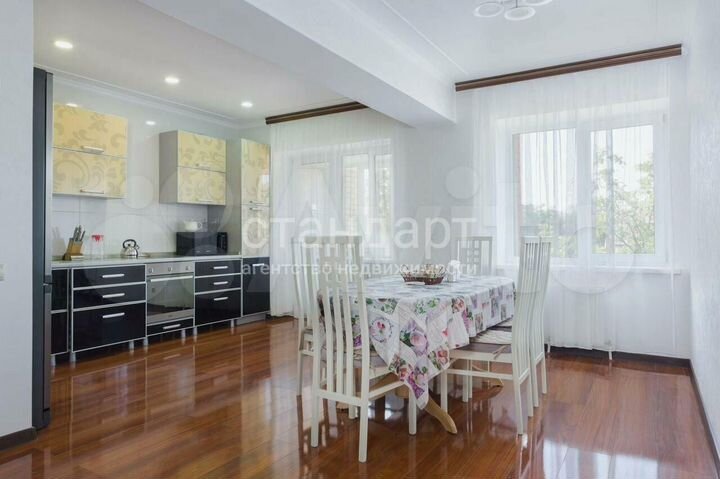 3-к. квартира, 126 м², 3/12 эт.