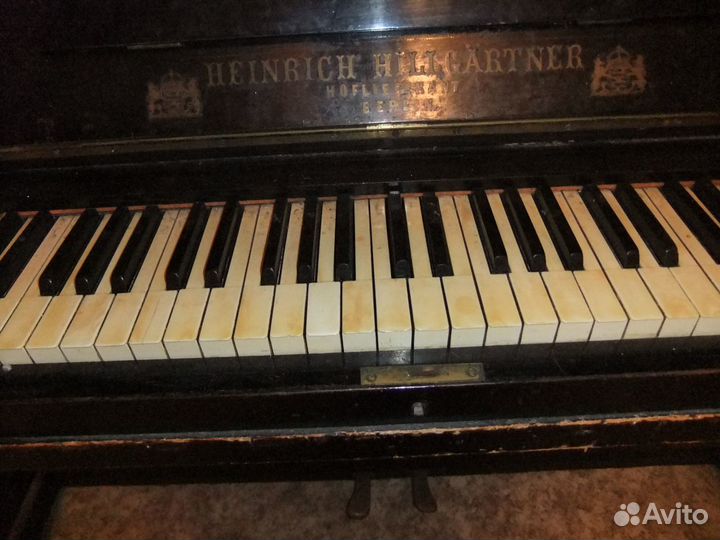 Антикварное пианино прошлого столетия
