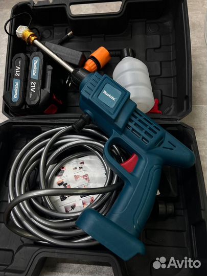 Аккумуляторная мойка высокого давления Makita